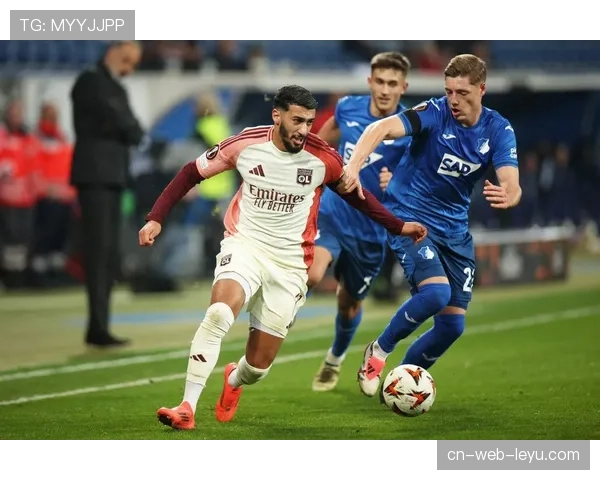 新未来城体育主场采取防守反击 四四二阵型侧重中场拦截协作